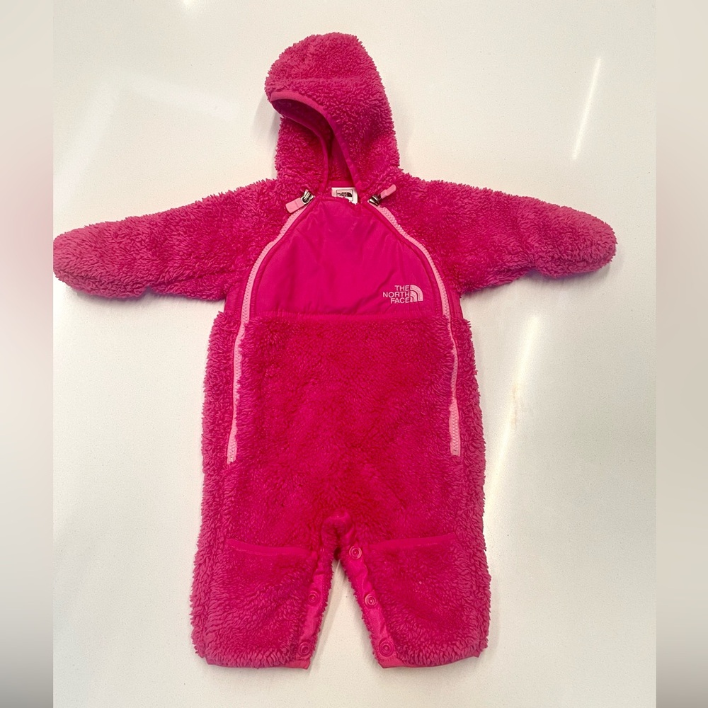 The North Face Plushee bunting baby girl snow suit hot Fuschia pink 0-3 months